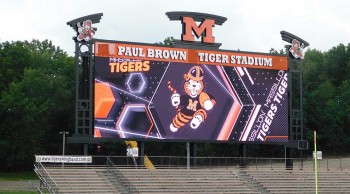 Trường trung học Mỹ đầu tiên triển khai Daktronics Camino