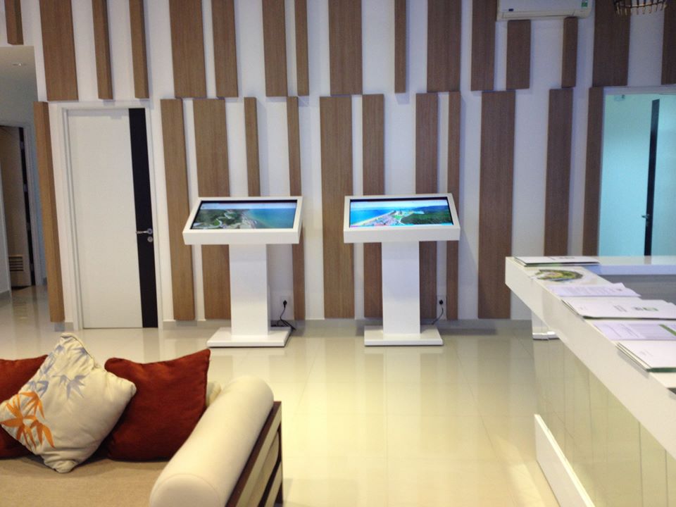 Man hinh Digital Signage SNT 1