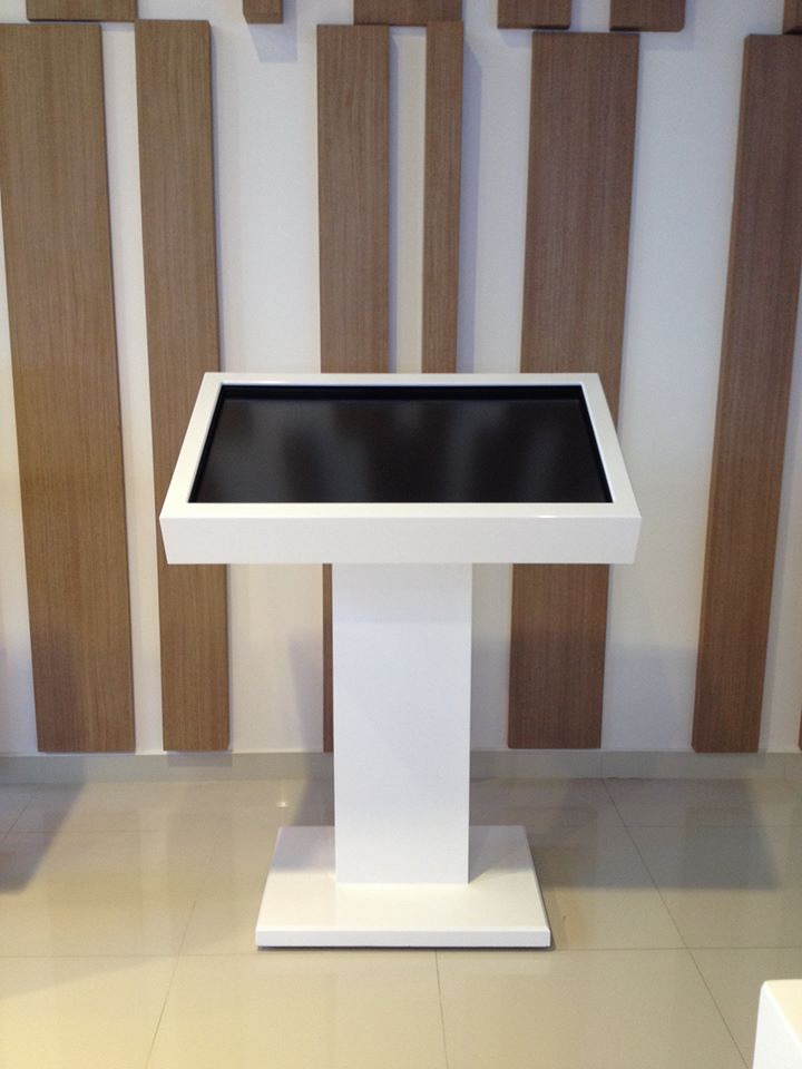 Man hinh Digital Signage SNT
