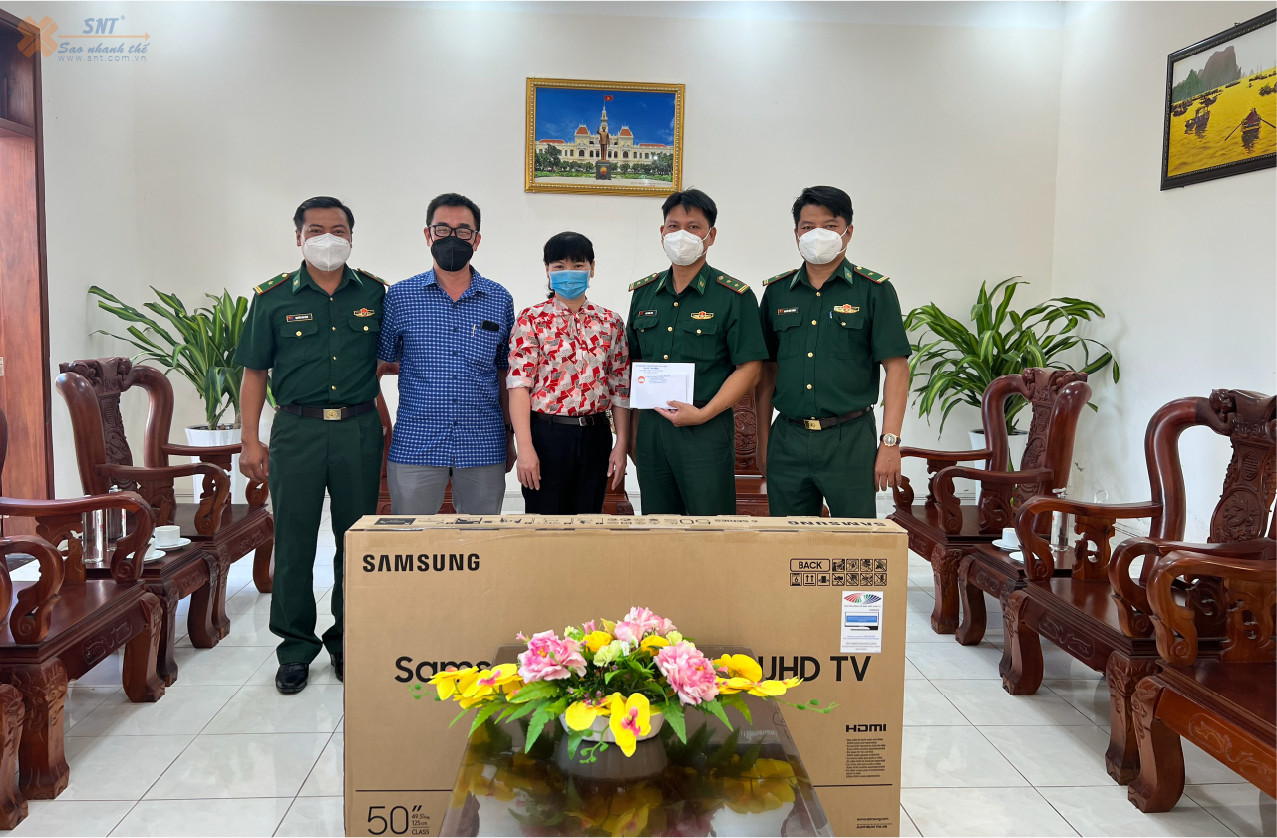 trao tang TV BP Can Thanh (3)