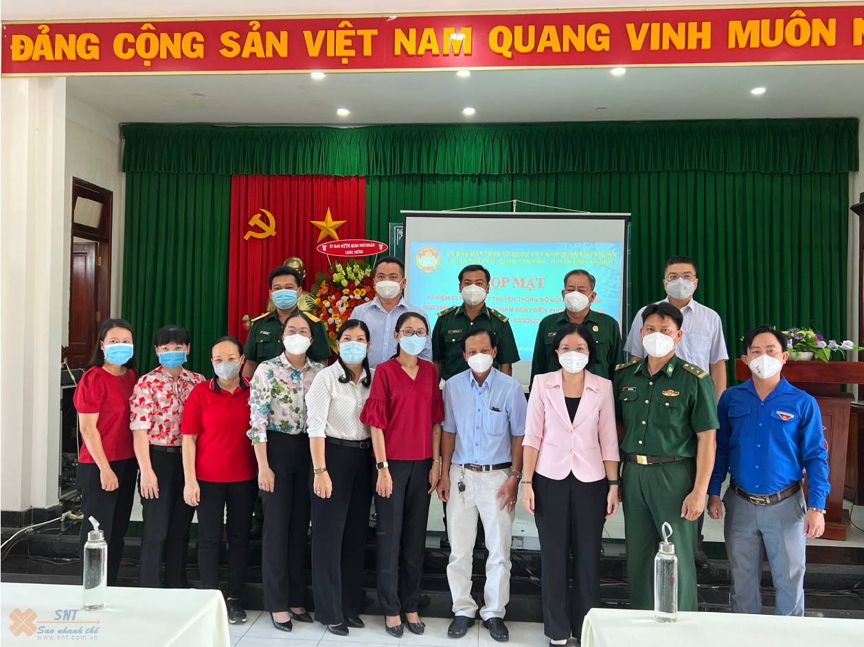 trao tang TV BP Can Thanh (4)