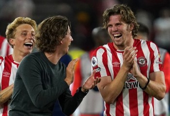 Pha tiểu xảo giúp Brentford hạ Arsenal