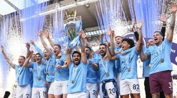 Man City mừng chức vô địch bằng chiến thắng thứ 12 liên tiếp
