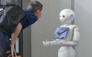 ROBOT KHÁCH SẠN – CÁCH MẠNG CÔNG NGHIỆP 4.0