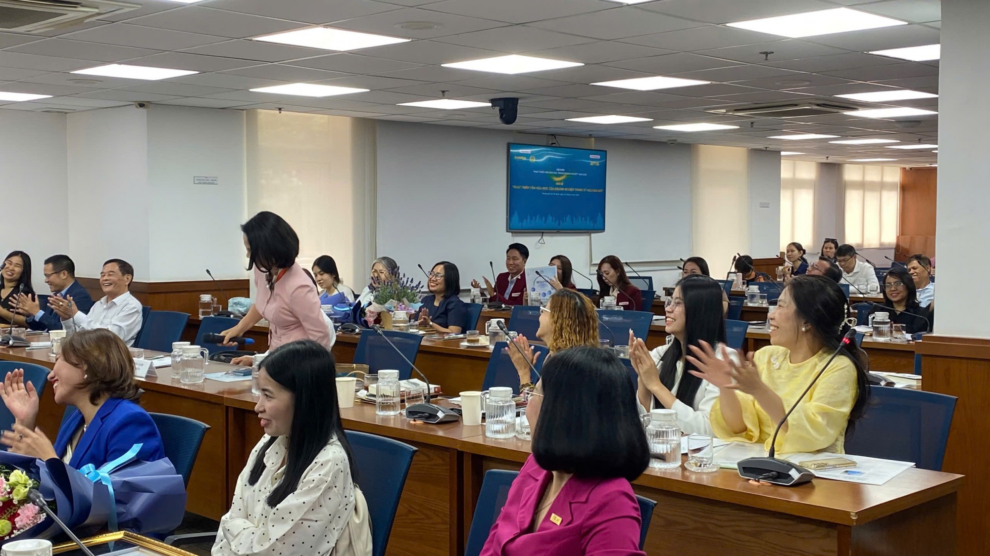 Các đại diện từ nhiều doanh nghiệp và cơ quan báo chí cùng tham dự và chia sẻ