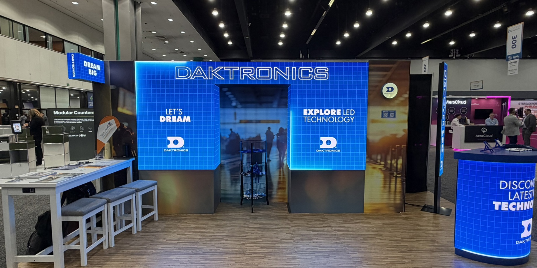 Màn Hình LED Dành Cho Sân Bay: Tiêu chuẩn "Vượt Giới Hạn" của Daktronics tại AAAE 2026